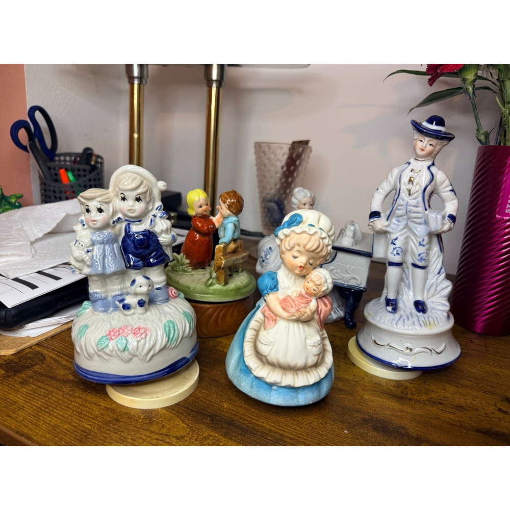 Vintage wind up musical Man woman piano boy girl baby 5 pieces 4 musical - Picture 12 of 16